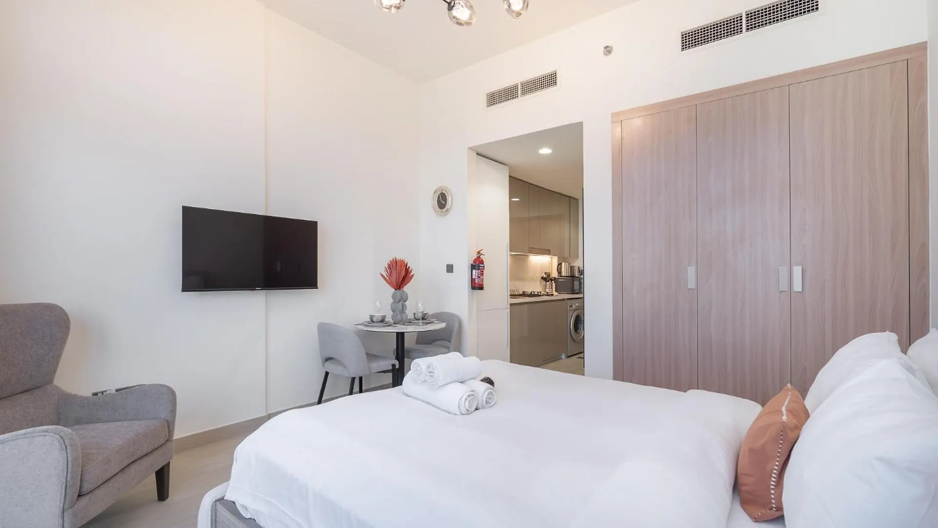 Apartment Modern Sophistication - A Dream Studio Dubai